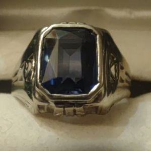 Antique sapphire 14k gold ring